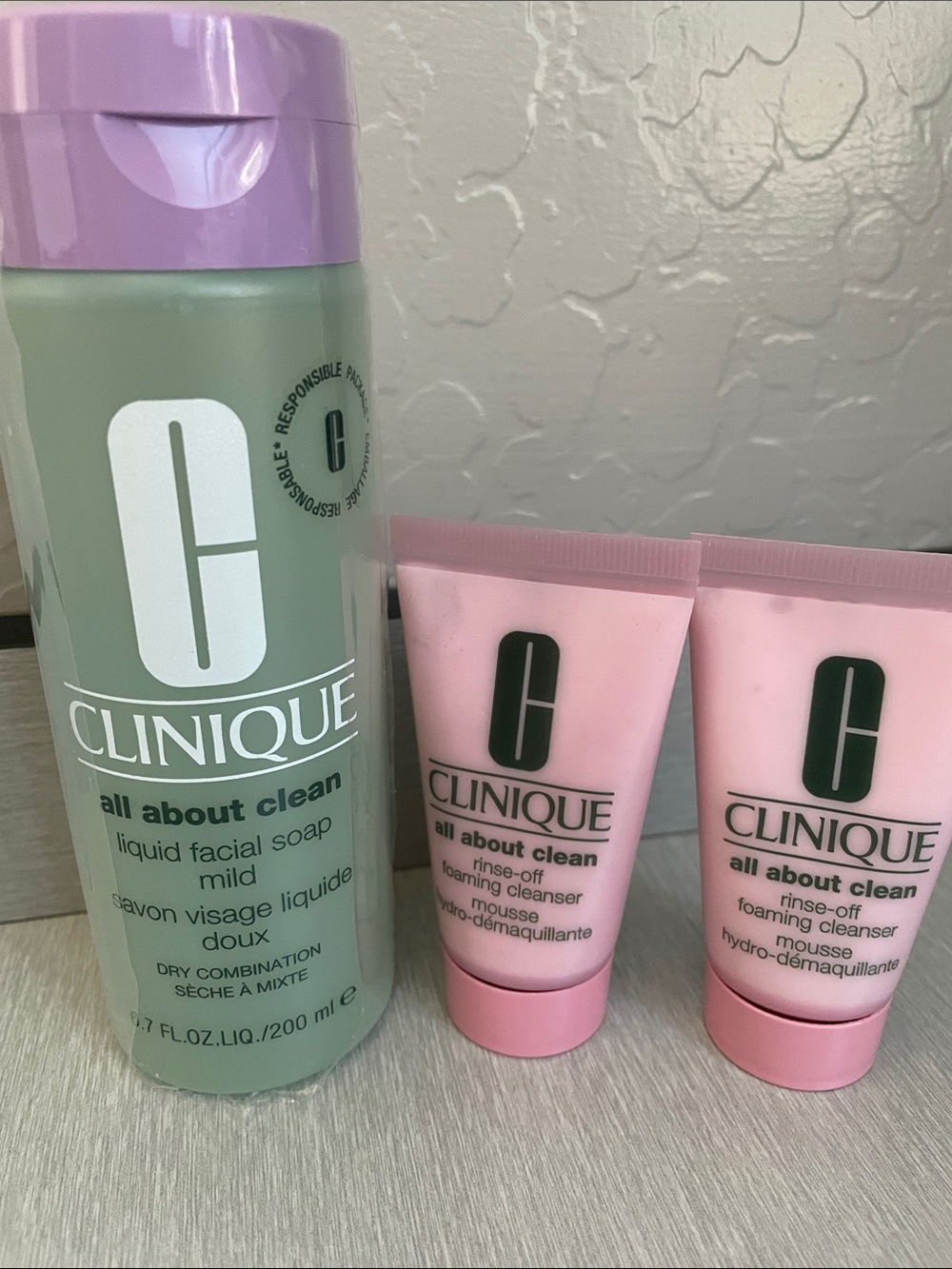Clinique  All About Clean Facial Cleanser Duo
NEW